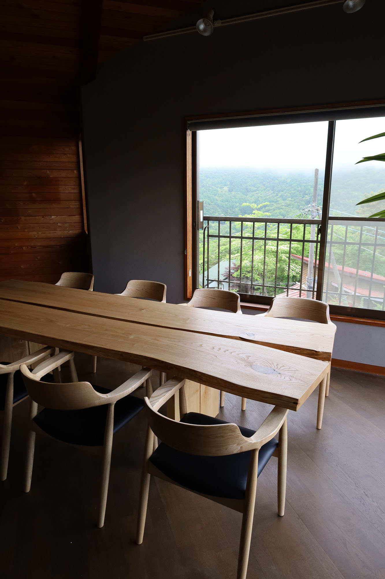 一枚板　ダイニングテーブル　耳付き　オーダー家具